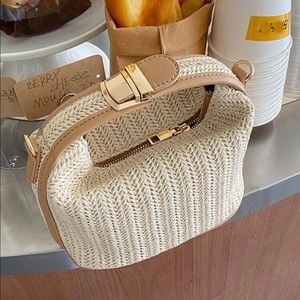 LAST ONE 🌿 Minimalist straw buckle bag crossbody